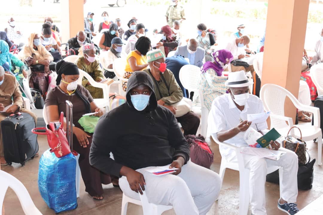 #COVID19 et Guinéens de l’Étranger
C’est officiel !
130 guinéens bloqués en Tunisie 🇹🇳 sont arrivés ce mardi matin à Conakry.
Ceci dans le cadre du rapatriement volontaire de nos compatriotes de passage à l’étranger.
<a href="/GouvGN/">Gouvernement GN</a> <a href="/Presidence_gn/">Présidence de la Guinée</a> #Solidarite #Diplomatie