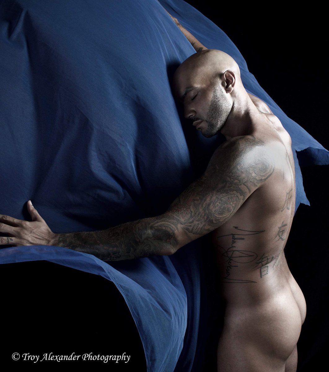 TALNYC_PHOTOG's tweet photo. Fun shoot with @tygaa___ 
He worked it out!!!

Model: @tygaa___ 
📸: @TALNYC_PHOTOG
© Troy Alexander Photography
.
.
.
.
.
.
.
.
.

#movement #gayart #beutifulmodel #sexyman #melaninpoppin #melaninbeauty #gay #gaybeauty #gaynyc #art https://t.co/289tLUAMFn