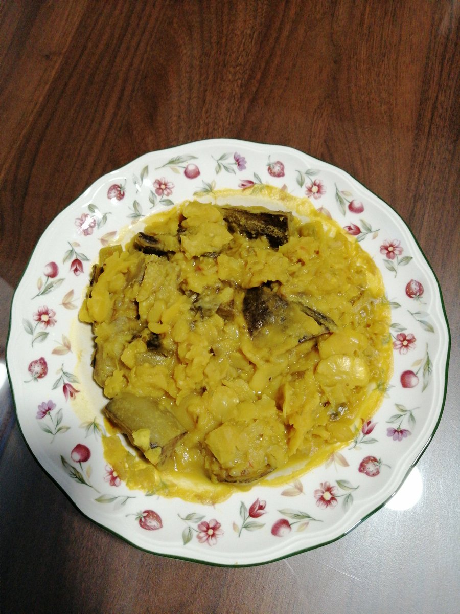 Como manda la tradición, 4 de agosto, víspera de la Virgen de Zocueca, potage de habas con berenjenas. A 40°...que aproveche!