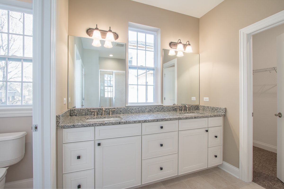 iconbuildgroup's tweet photo. Natural light is everything! Talk about a perfect fit for this bathroom window 📐👌 #iconbuildinggroup #bathroom #bathroomdesign #window #windows #customhomes #homebuilder #doublevanity #homedesign Andersen Windows + Doors https://t.co/GpIvKtHdFq