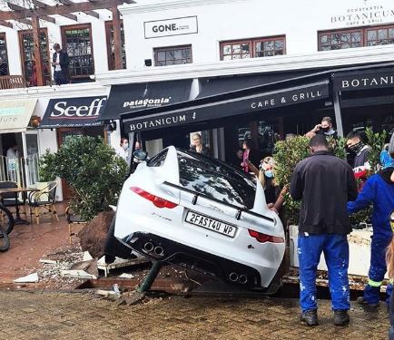 TrafficSA's tweet image. Oops!     Constantia   #2Fast4U