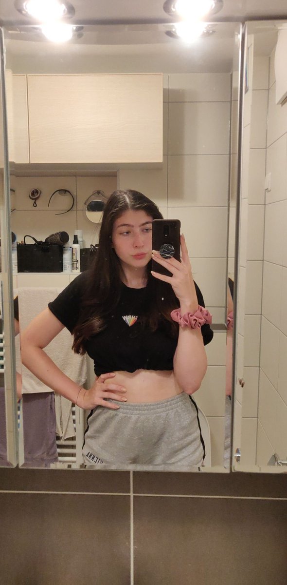 same thing again here. original posing photo - edited photo - me relaxed. here i made my waist a lot smaller, my hips a little wider, my right arm that& #39;s on my hip a little thinner and i even smoothed out the roots of my hair so you couldn& #39;t see that they& #39;re a little greasy.