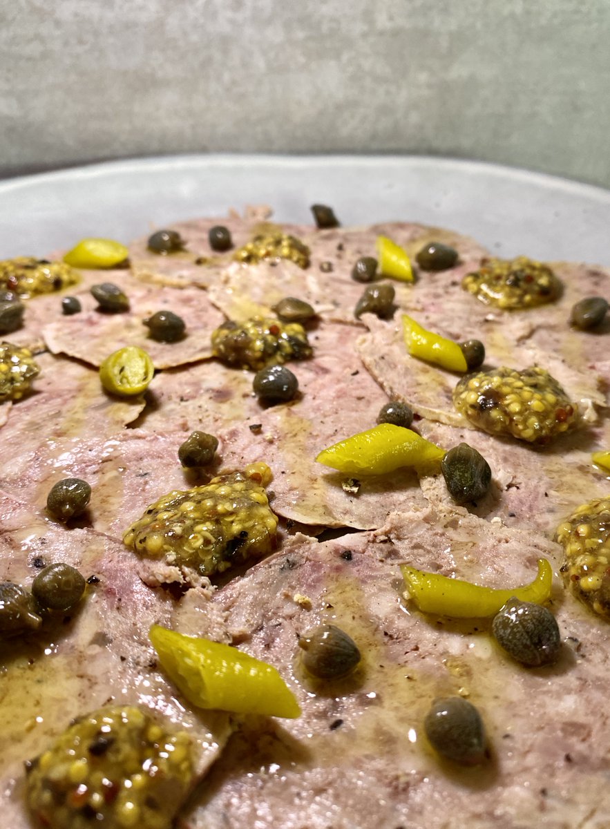 ¡Nueva receta! Carpaccio de paté de campaña <a href="/CalTomas_carns/">Cal Tomàs</a> con mostaza, miel, trufa y alcaparras. 
¡Atrevete a jugar con el embutido, sobretodo si es de esta calidad!
Link a videoreceta: youtu.be/3WDHK58MI1A 
#ColmadoandFriends #RecetaFácil #CalTomàs