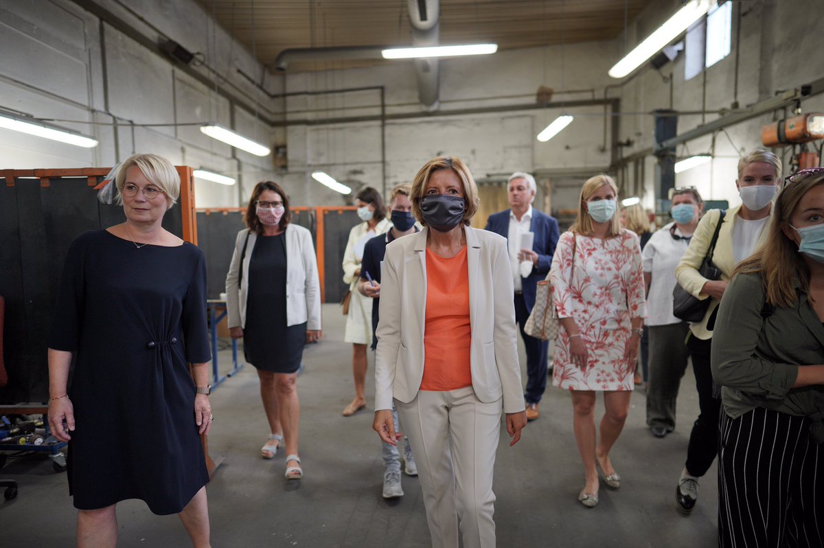 Nächste Station von Malu #Dreyer ist ein echter Hidden Champion. Die Strassburger Filter GmbH in #Westhofen ist Weltmarktführer bei Filtrationssystemen für Pharmaanwendungen und regional verwurzelt. #RLPTour