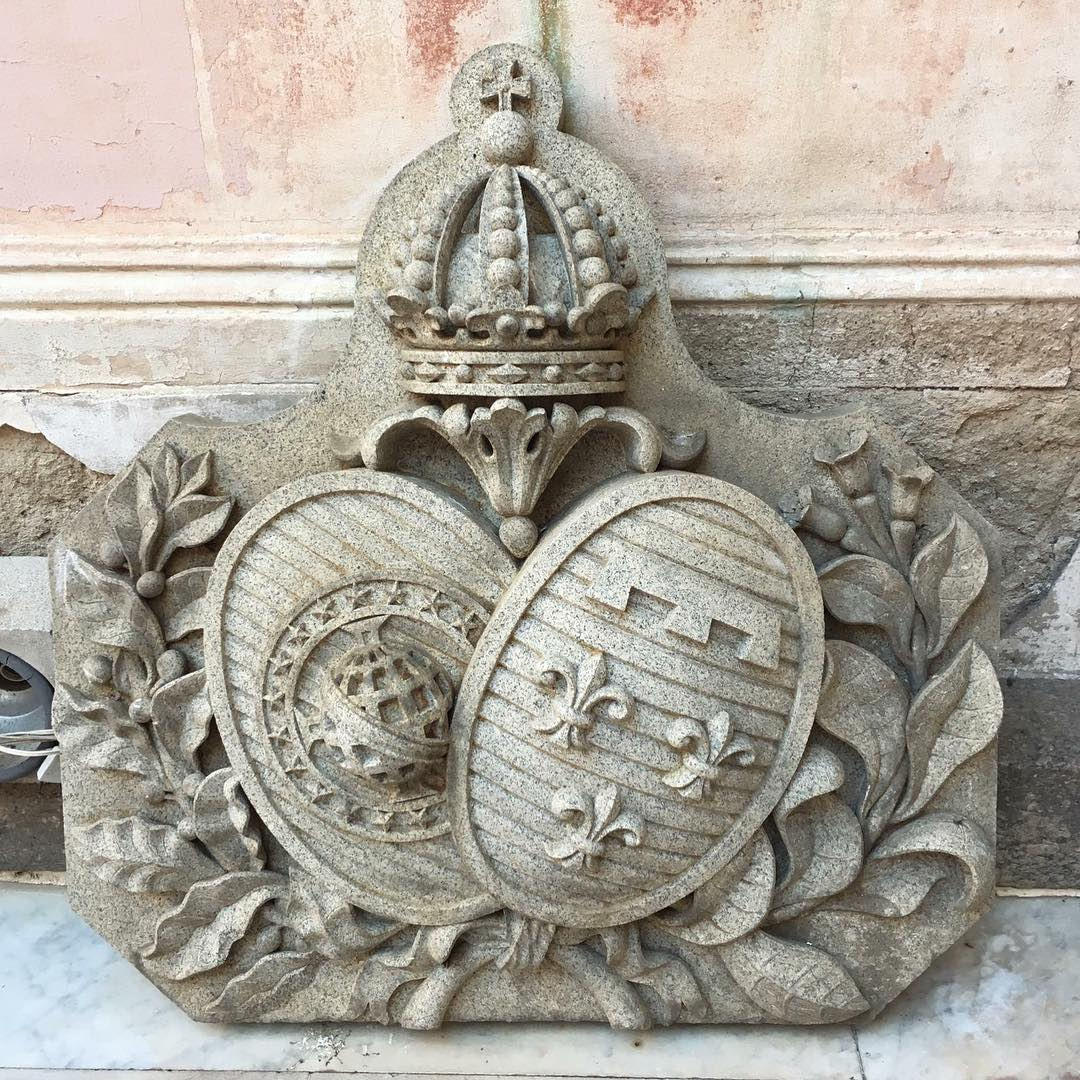AcervoImperial's tweet photo. Brasão da Casa de Orleans e Bragança, Acervo do Museu Histórico Nacional https://t.co/SYAzVl0Oyn