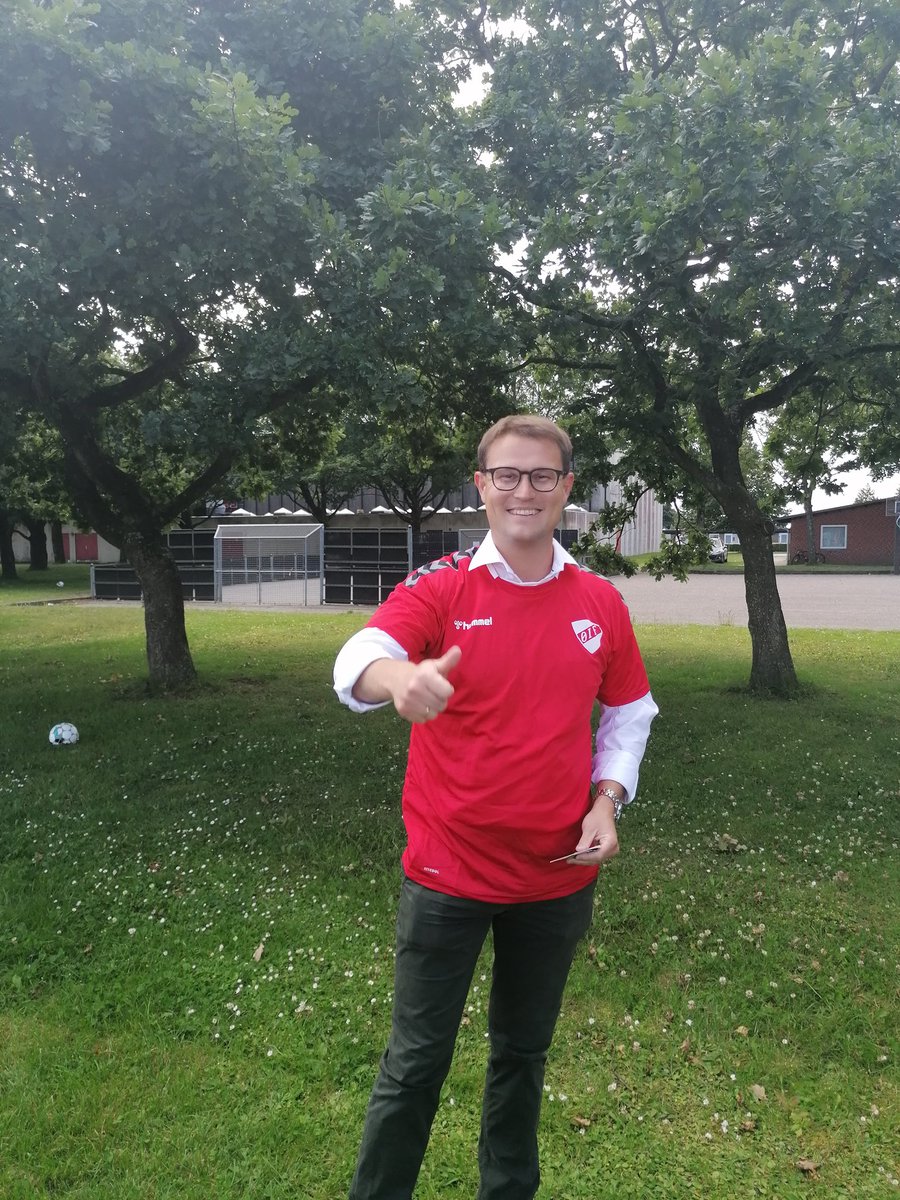 Clauswarming's tweet photo. #Get2fodboldskole i #Kolding. Fantastiske oplevelser og humør, glade børn, dygtige trænere, frivillige, sol - og politikere, der bakker op 👍⚽️ Stort Tak for støtten @RabjergMadsen MF og byrådsmedlemmer Yrsa Mastrup @YMastrup Hans Holmer @hansholmer Mette Løwe Voss https://t.co/a7zrItvb11