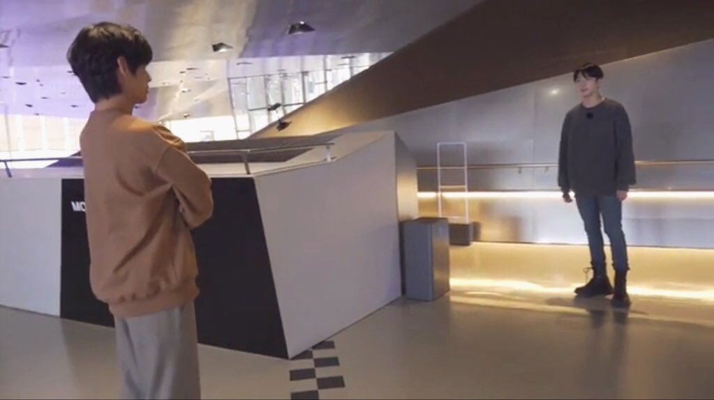 parkmgx's tweet image. : ขอข้ามไปหน่อยได้มั้ย

: ข้ามอะไร

: เส้นพี่น้องที่เธอขีดกั้นไว้เนี้ย