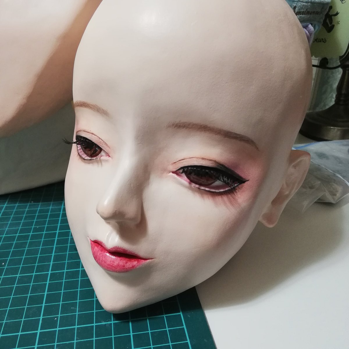 のの乃 A Twitter 100均のヘッドマネキンを芯に作っている自作ヘッドマネキン トルソー ですが こうなりました 大体の造形はほぼ完成で あとは形を整えてヤスリをかけて色を塗る工程が残っているよ