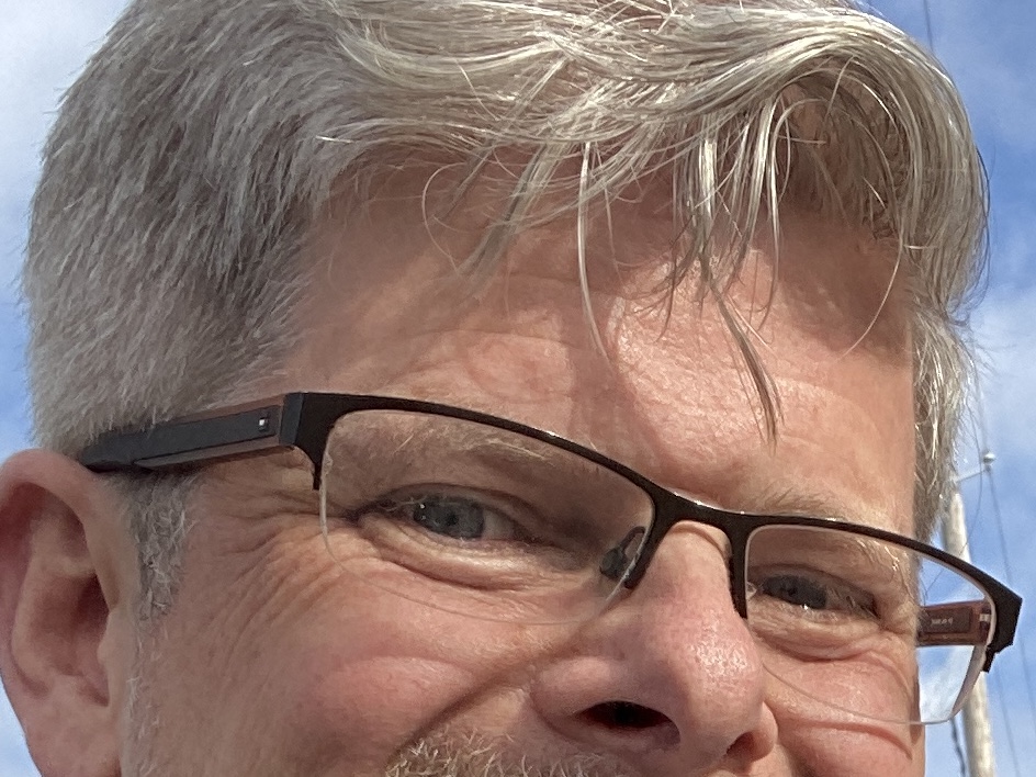 DenVan's tweet photo. LOST GLASSES. Sorry for the extreme close-up, but I dropped these glasses somewhere in @HintonburgCA or Wellington Village yesterday afternoon on a walk - @Wellington_West / Armstrong Ave / Parkdale Market. Please let me know if anyone spots them! #Hintonburg https://t.co/SJLU3SOu4R