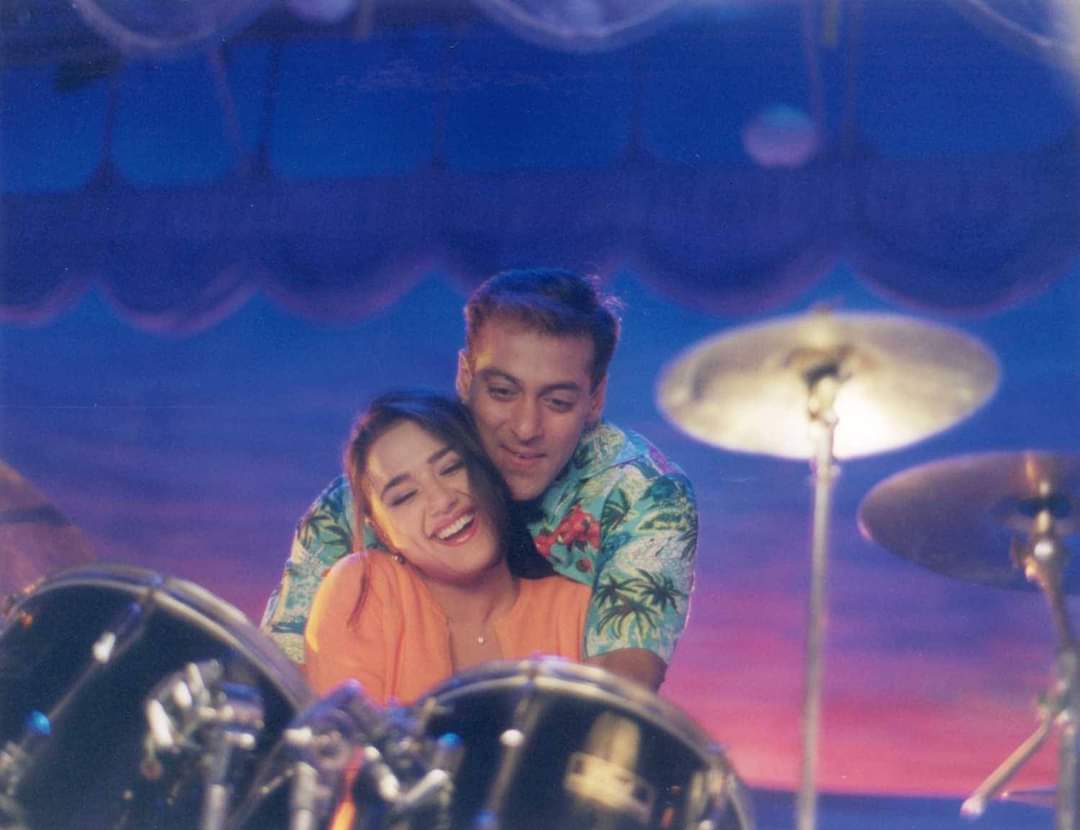 SHINSUSIMON3's tweet photo. Celebrating #20YearsOfHarDilJoPyarKarega  @beingsalmankhan 
@realpreityzinta #ranimukherjee
#RaniMukherjee #Loveforyounevergonnaend #loveyousalmansirforever #salmansir #beinghuman #beingintouch #salmanfan #Shinsusimon #Beingsalmanfansclubindore
follow me guyzz @SHINSUSIMON3 https://t.co/vviqg7t2Yi