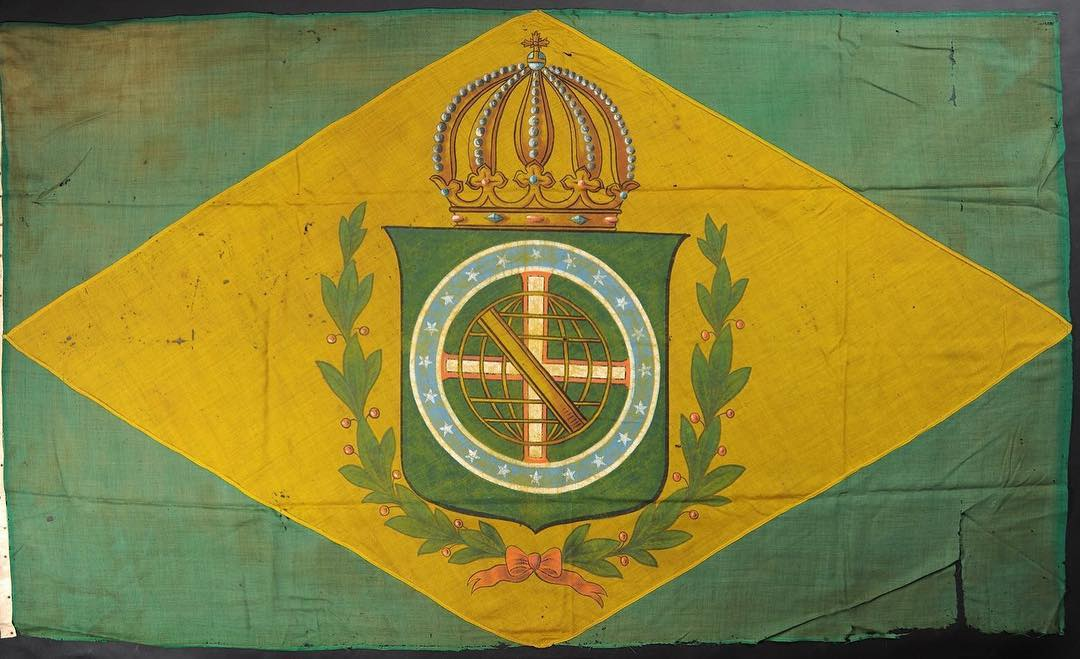 AcervoImperial's tweet photo. Bandeira Imperial Brasileira no Museu Imperial de Petrópolis https://t.co/O37uddFvoF