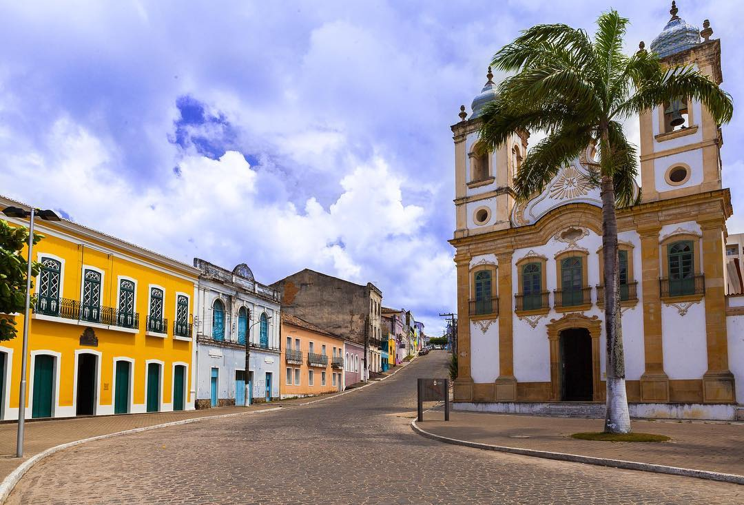 AcervoImperial's tweet photo. Centro Histórico de Penedo, Alagoas. Recebeu a visita do Imperador D. Pedro II em 1859, onde se hospedou no atual Museu do Paço Imperial. O imaginário popular conta que o ilustre visitante teria dito: “O local é muito bonito e creio que deveria estar aqui a capital da província." https://t.co/nT3kHAgbR5