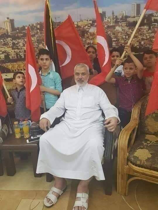 baher_lotfy79's tweet photo. تتخيلوا إن مصر خاضت ٥ حروب فى ٢٥ سنة علشان هؤلاء الناس .👇 ياخسارة شبابك وإقتصادك ومستقبل أولادك يا مصر ... https://t.co/S5WXRYGhk4