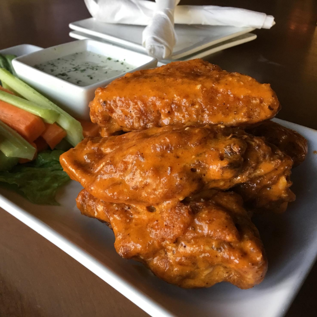 wiseowlchicago's tweet photo. It's time for WINGS! 🍗 
#wiseowlchicago #wings https://t.co/c0zQL3acdi