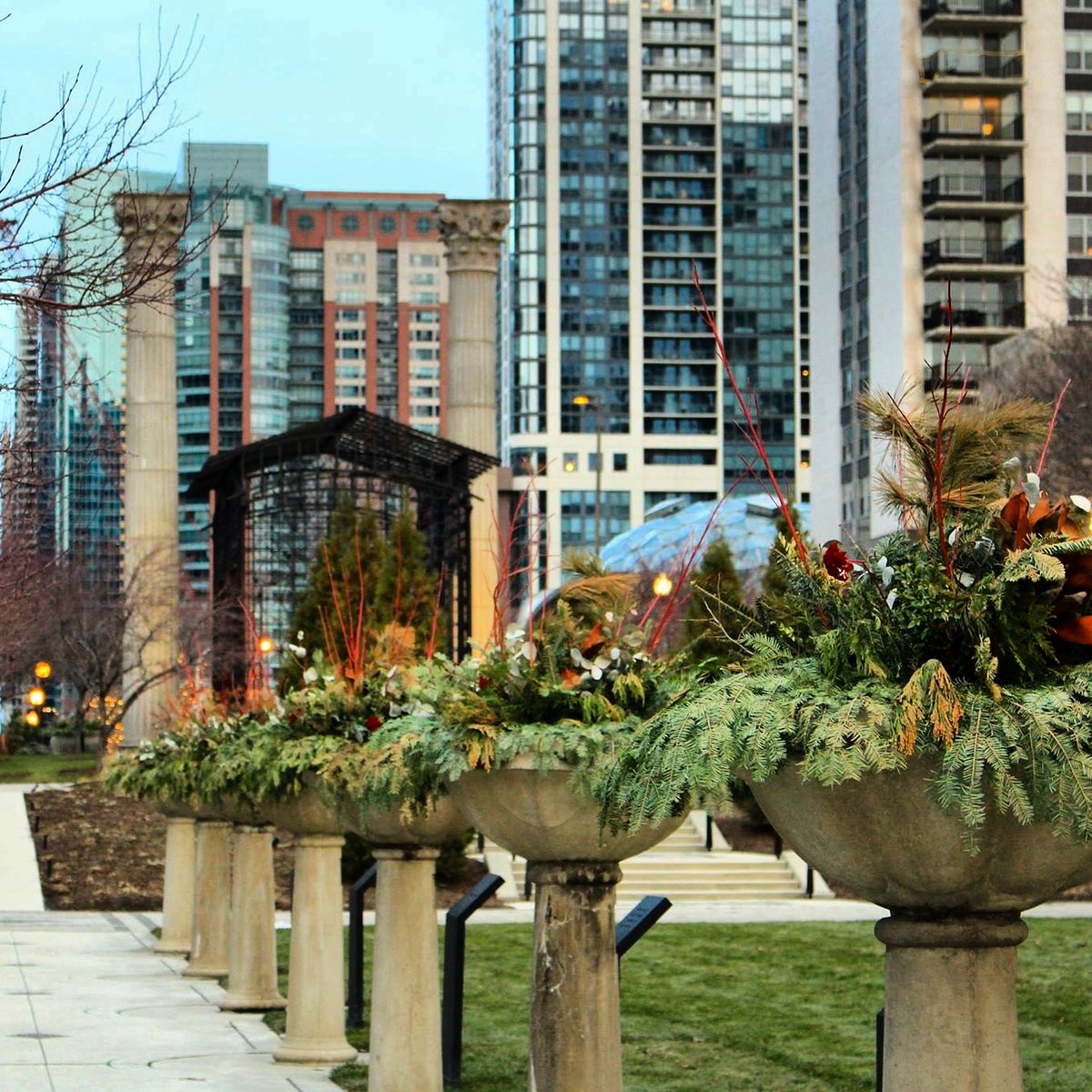 CP_Chicago's tweet photo. Did you know there are 570 parks thoughout Chicago? Start exploring today! #chicagoparks #Outdoorfun #chicagotodo https://t.co/aVd6rtZEqa