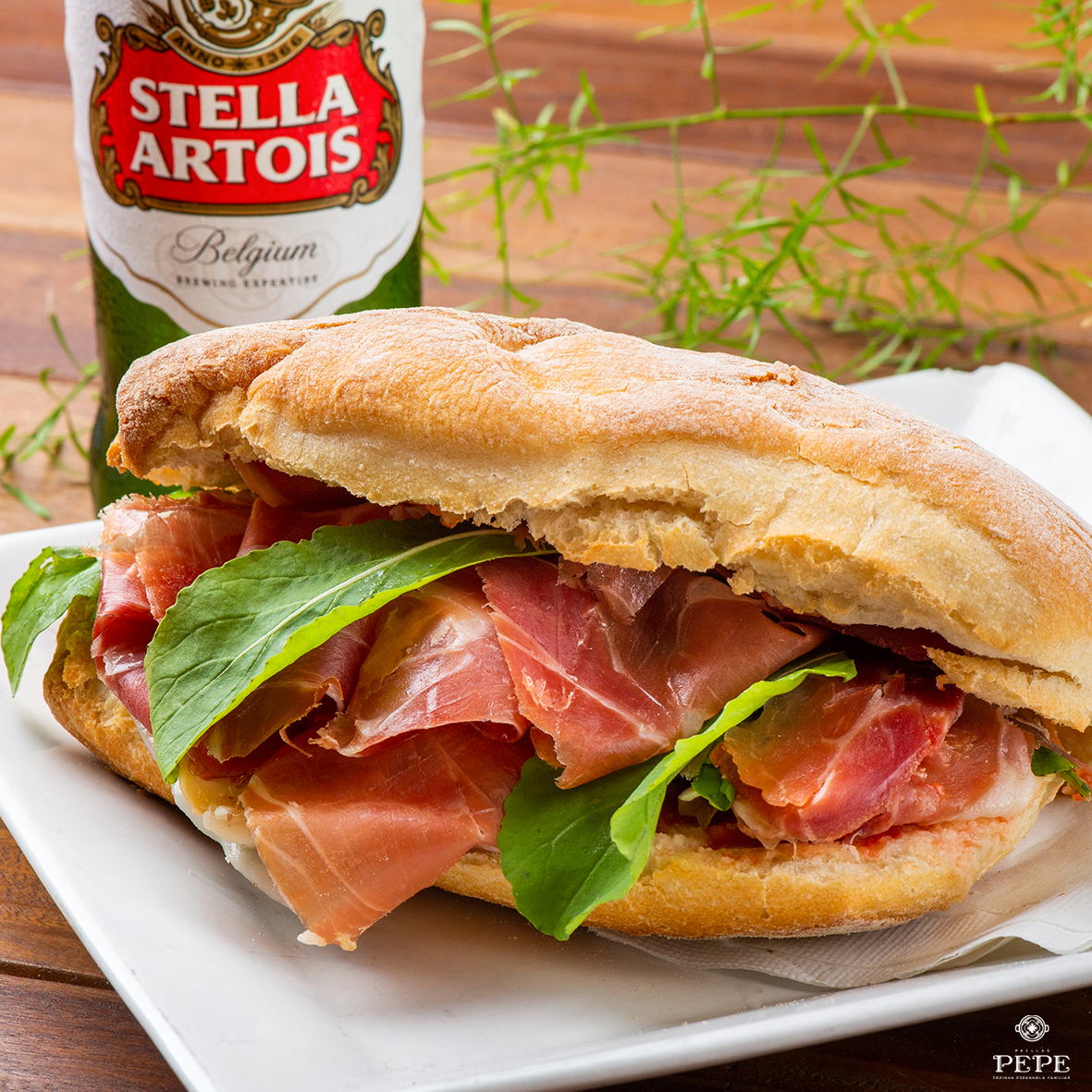 paellaspepe's tweet photo. Nosso Bocadillo de Jamón, composto pelo nosso pão especial, jamón serrano, molho catalão (tomate, azeite e um toque de alho) e rúcula.
#jamon #bocadillodejamon #deliverylanche #delivery #diskentrega #cervejastellaartois #stellaartois #paellaspepe #restaurantes #sp https://t.co/X8rnRYVNdu