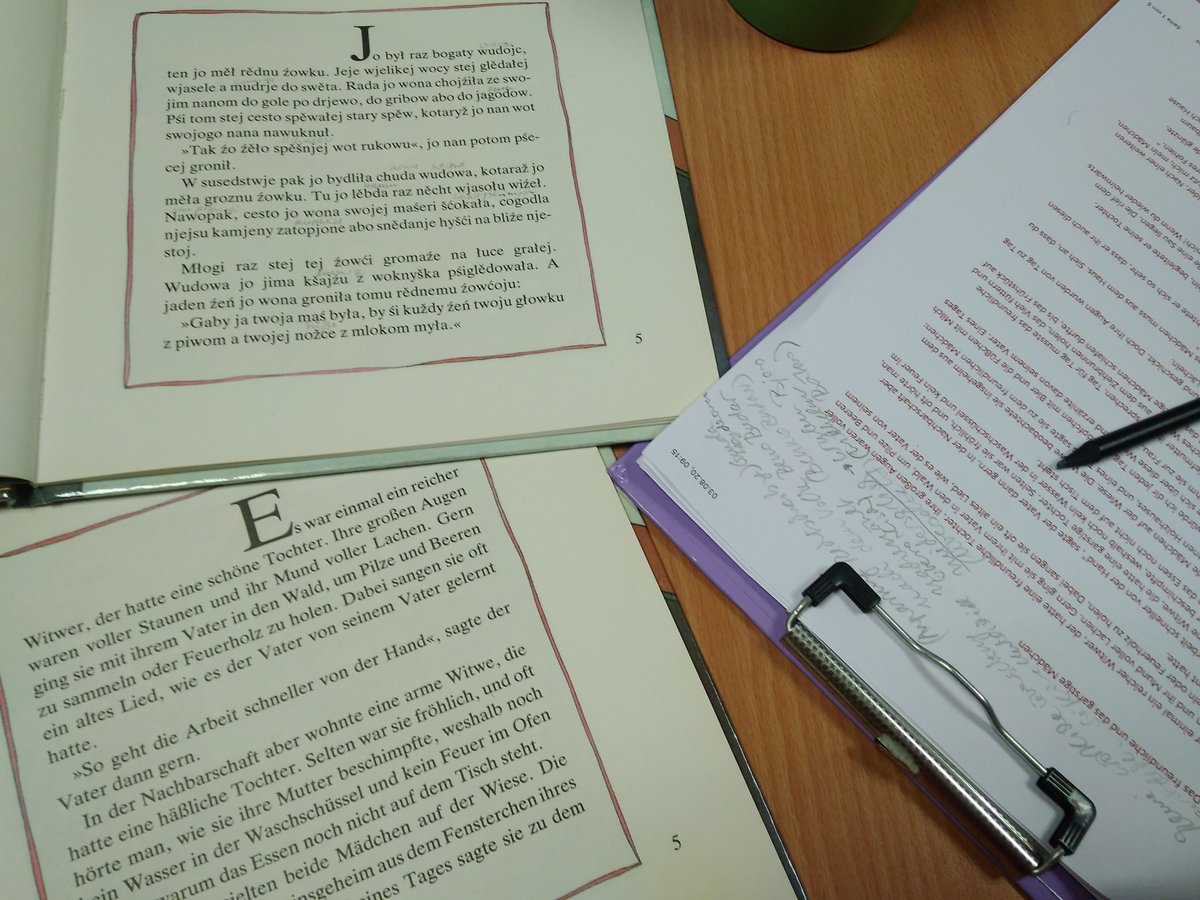 karen_ascher's tweet photo. Bald gibt es eine zweisprachige Version des Märchens "Das freundliche und das garstige Mädchen", das zuletzt 1990 in zwei Versionen herausgegeben wurde. Mit freundlicher Genehmigung des #domowina Verlags, sprachlich angepasst vom #witaj Sprachzentrum, .. https://t.co/Qy3MkUBeyJ