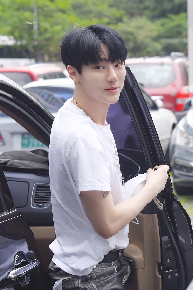 drop_in0805's tweet photo. 우리가 사랑한 승연이의 8월은 blue🧡💙
#더파랗게_빛날_승연아_생일축하해
HAPPY WOODZ DAY🥳🥳
#HAPPY_AUGU5T_WOODZ https://t.co/tpuYokkAC5