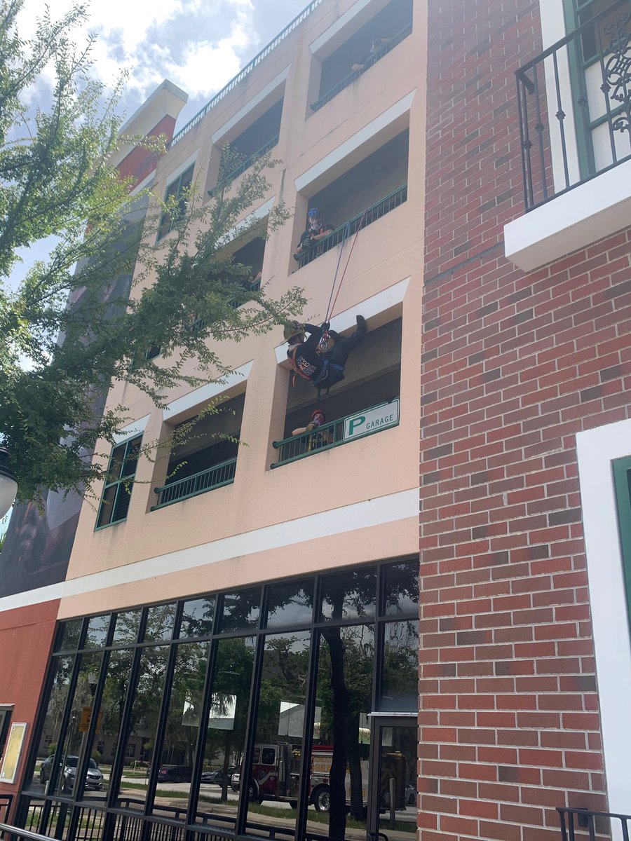 GFR1882's tweet image. Monday’s were made for training 🚒 Yesterday Tower 1, our Technical Rescue Team, conducted training at the city parking garage downtown. #trainon #elevatedrescues #preparingforanything