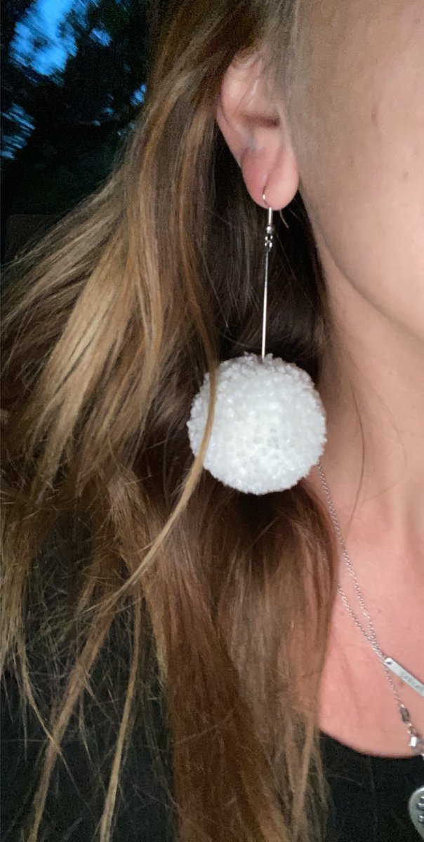WildRosePoms's tweet photo. White: plain, simple but goes with everything 🤍
•
DFW ladies! Orders you want with pick up or drop off (aka no shipping charge) need to be placed by Friday! I head back to Stillwater next week🥳🖤
•
Medium white poms
>>$8<<
•
DM me to order!!!
xoxo -em💋 https://t.co/qnUlq1hzqS