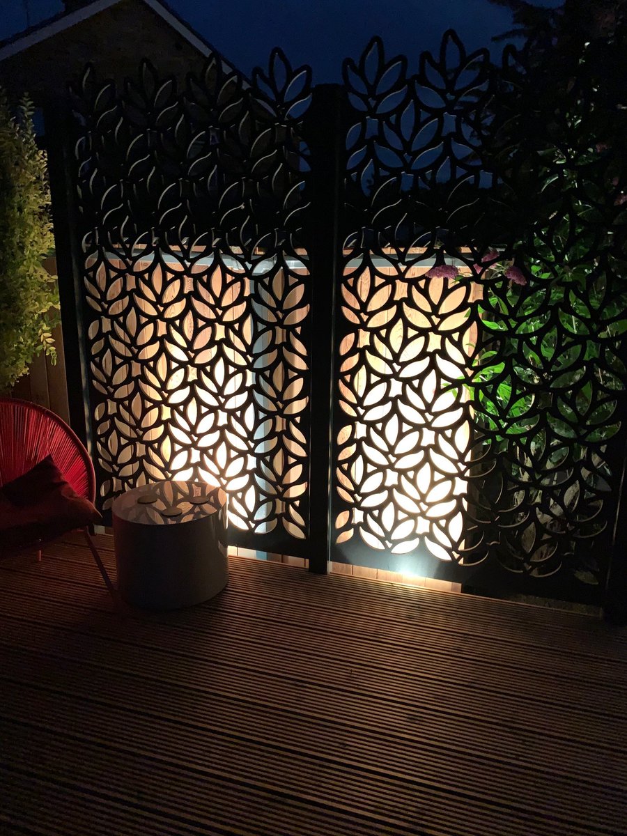lignaoutdoor's tweet photo. Look at these beautiful Ligna `Summer' design screens fitted around a new decking area. Made &amp; spray finished RAL 7016 grey as part of our bespoke design &amp; manufacture service. Need something special for your garden? - contact us with your project details! #gardenscreens #trellis https://t.co/ttPz7OtlbN