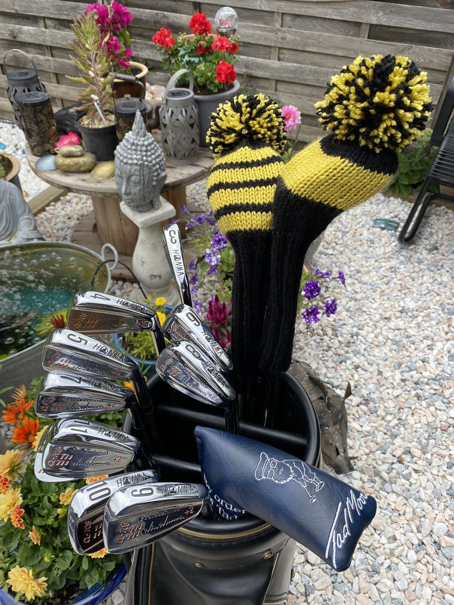 Thanks very much to @ScottReadman for adding the finishing touches to this Vintage set up! Head over is a work of art! And thank to @DonnyGolfGirl for my willy headcovers.. off up to @MorecambeGC for the persimmon revival open on Friday!!