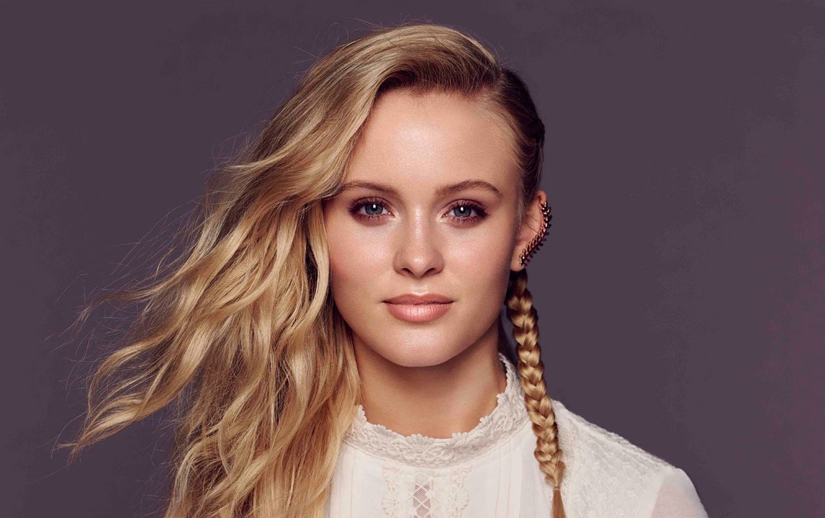 Kuzzat_Altay's tweet photo. Dünyaca ünlü İsveçli şarkıcı @zaralarsson Uygurlara yapılan zülümlere tepki göstererek @Huawei‘le  olan reklam anlaşmasını iptal etti, belki de milyonlarca dolardan vaz geçti. 

Öbür yandan hayırsever çinlilerin ön arkasında yatmaya çalışan “ümmetçiler” insanı düşündürüyor 🤔 https://t.co/yZdm4wgzmP