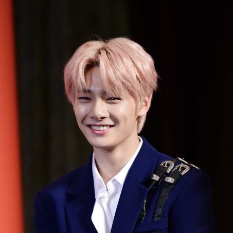 a short thread of jeongin smiling because he makes us smile 