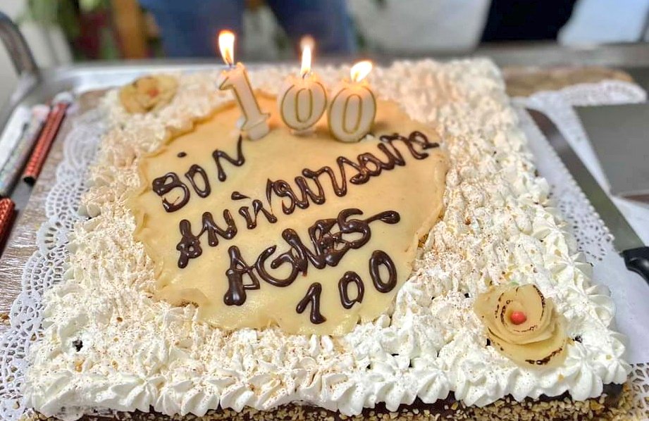 marymillet69's tweet photo. Une journée sous le signe du #bonheur aux Oliviers @st_genis_laval avec un anniversaire un peu spécial...#100ans ! Joyeux anniversaire Agnès ! Et continuez à aimer les autres. https://t.co/aYRIHL9IqO