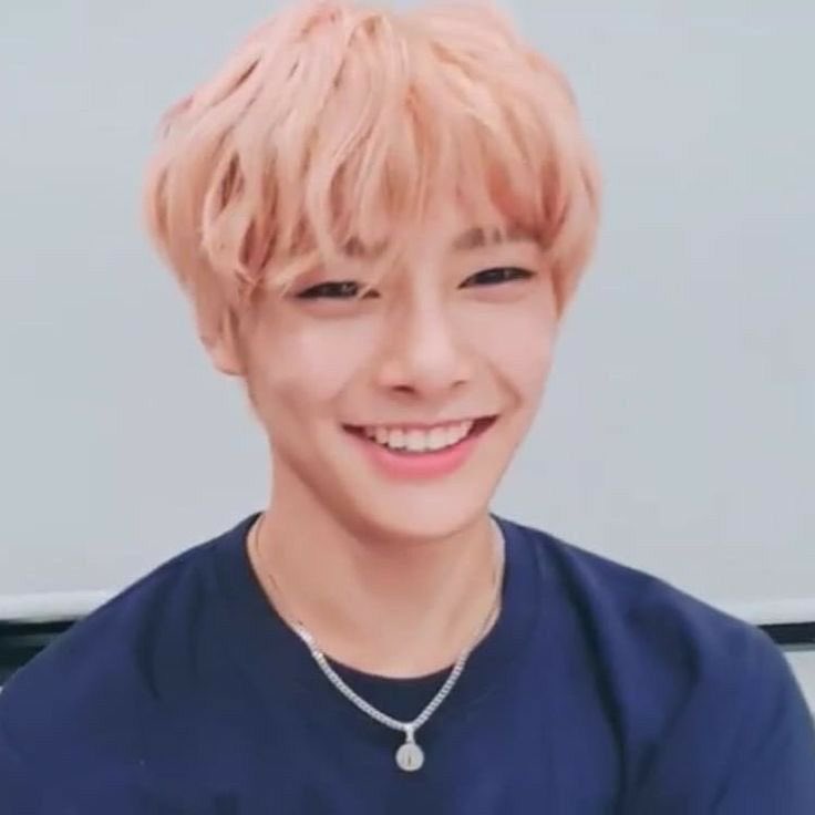 a short thread of jeongin smiling because he makes us smile 