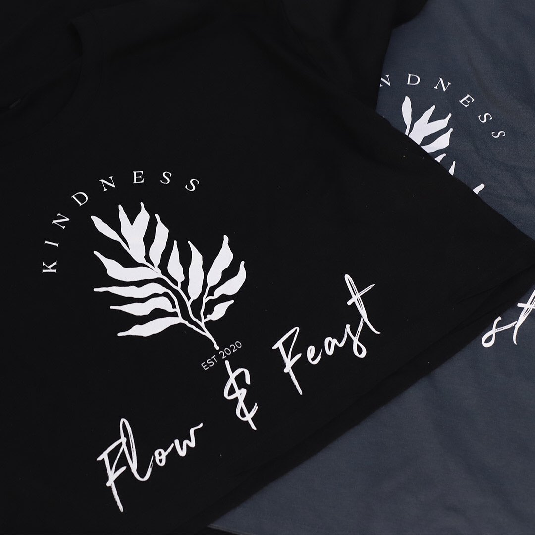 You can do a lot with a one colour, one position print 👀

Check out the latest deal on our profile, perfect for independent businesses/artists looking to produce a small merchandise range 🙌🏽

#bakeries #shop #tees #independentbusiness #cardiff #startup #bundle #merch #visibleart