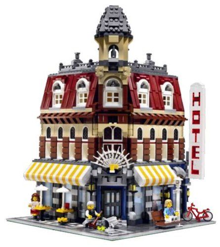 La boîte de Lego qui a connu la hausse de prix la plus importante s'appelle le Café Corner. Initialement vendue un peu plus de 100 euros, elle s'échange aujourd'hui à plus de 2000 euros sur les sites de ventes en ligne.