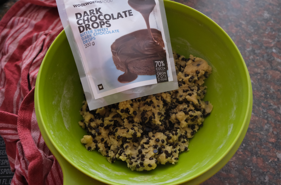 Boozy_Foodie's tweet photo. It is #ChocolateChipCookieDay #NationalChocolateChipCookieDay!  What better way to celebrate than with a batch of freshly baked choc chip cookies!  :D  (I must say, I just love this dark chocolate mini chips from Woolies!)  #ChocChips #ChocChipCookies @WOOLWORTHS_SA https://t.co/W9uwtkCUY2