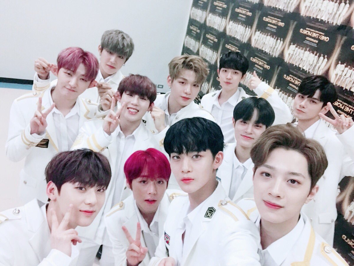 jayjaynuna's tweet image. 180804                                       200804

วันนี้เมื่อ​ 2​ ปีที่แล้ว​ #WANNAONE​ มีคอนที่กรุงเทพ​ วันนี้ในปีนี้​ พวกเขาก็กลับมาขึ้นคอนเสิร์ต​ด้วยกันอีกครั้ง​ มันเป็นความบังเอิญ​ที่ดีต่อใจมากๆเลย​ รักที่สุด​ ไม่มุฟอร