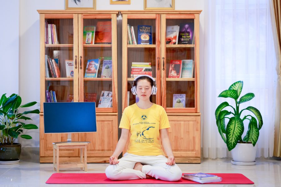 yoga_sivananda's tweet photo. Siguen las clases online. Ante el repunte de casos el Centro Sivananda permanecerá cerrado para las clases presenciales. Si las condiciones lo permiten, te esperamos a partir del 14 de septiembre. Mira actividades online en este enlace:
https://t.co/jz09GNxFAE
#Yoga #Sivananda https://t.co/qWx2Yatjah