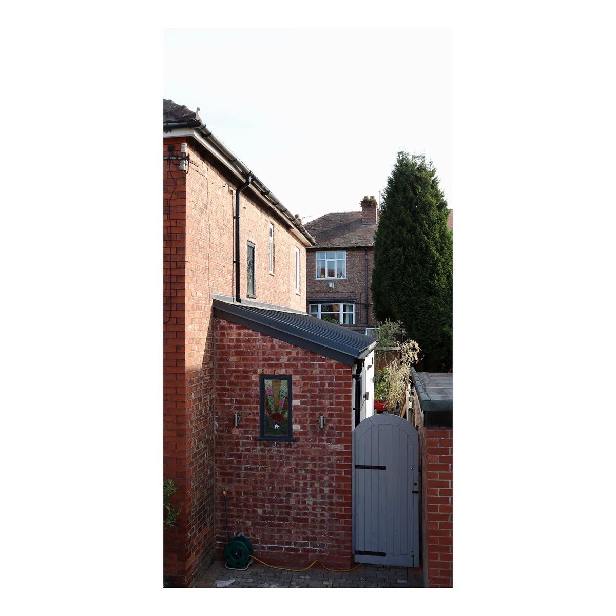Anton_James's tweet photo. It was a pleasure to complete this project. A 2.4m x 12m single extension undertaken in Hale, Cheshire. Working closely with the client (who is an architect) was always going to be exciting and with a few twists #SSR2 #catnic #zincroofing #hale #cheshire #projectmanagement https://t.co/BLqWocin40