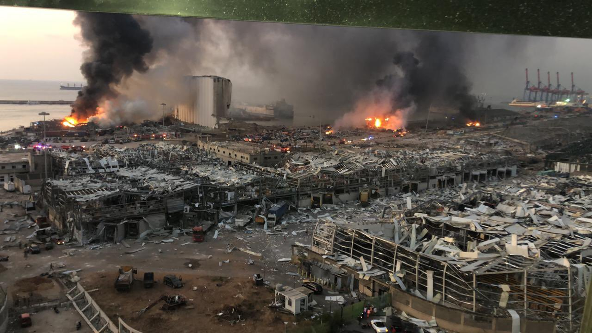tobiaschneider's tweet photo. This is devastating. Lebanon was already spiralling, in the midst of a political and currency crisis with accelerating COVID-19 cases. People were going hungry - and that's the city's largest grain elevator right there. https://t.co/HiGPBhLGVh