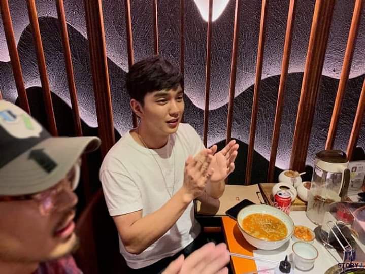 TCWDM_Updates's tweet image. Harry: Batiin ko lang sarili ko,

Happy birthday! Ang gwapo ko talaga. #selfsupport

#PatayinSaKelegsSiHarryBabe