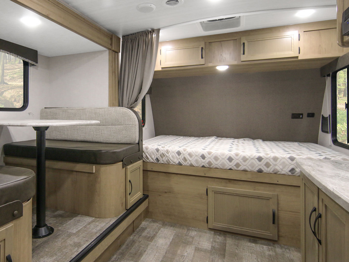 LazydaysRV's tweet photo. With a convertible interior available in a variety of floorplans, there's an easy-towing @Winnebago #MicroMinnie perfect for any RV lifestyle!
Check out our inventory of #Winnebago Micro Minnies: https://t.co/DyZGaPUUqt https://t.co/rXO2V0TZiQ