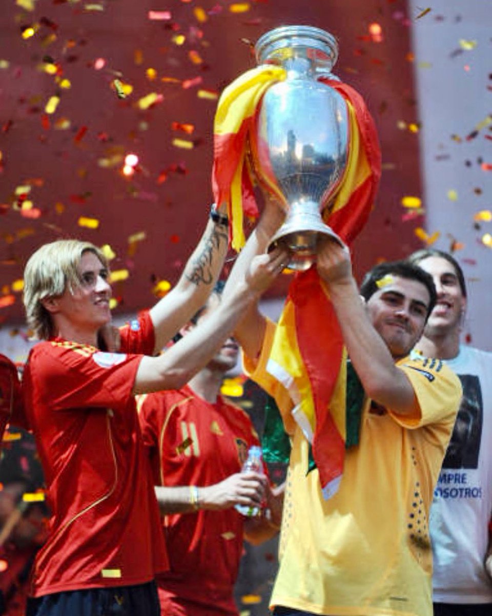 Muchos y grandes momentos los que compartimos juntos. Ahora Iker, te deseo lo mejor en esta nueva etapa que comienzas 

<a href="/IkerCasillas/">Iker Casillas</a>
