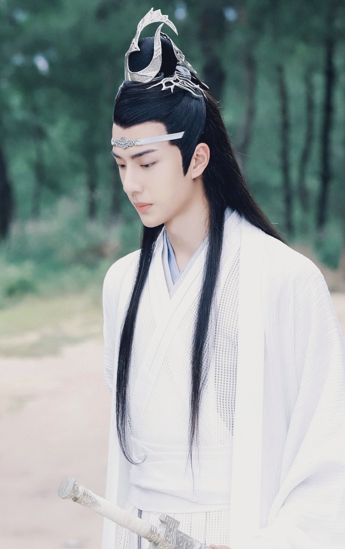 陳情令　王一博　藍忘機「流年花開」28P写真集 Amazon.co.jp: 陳情令 王一博 藍忘機「流年花開」28P写真集
