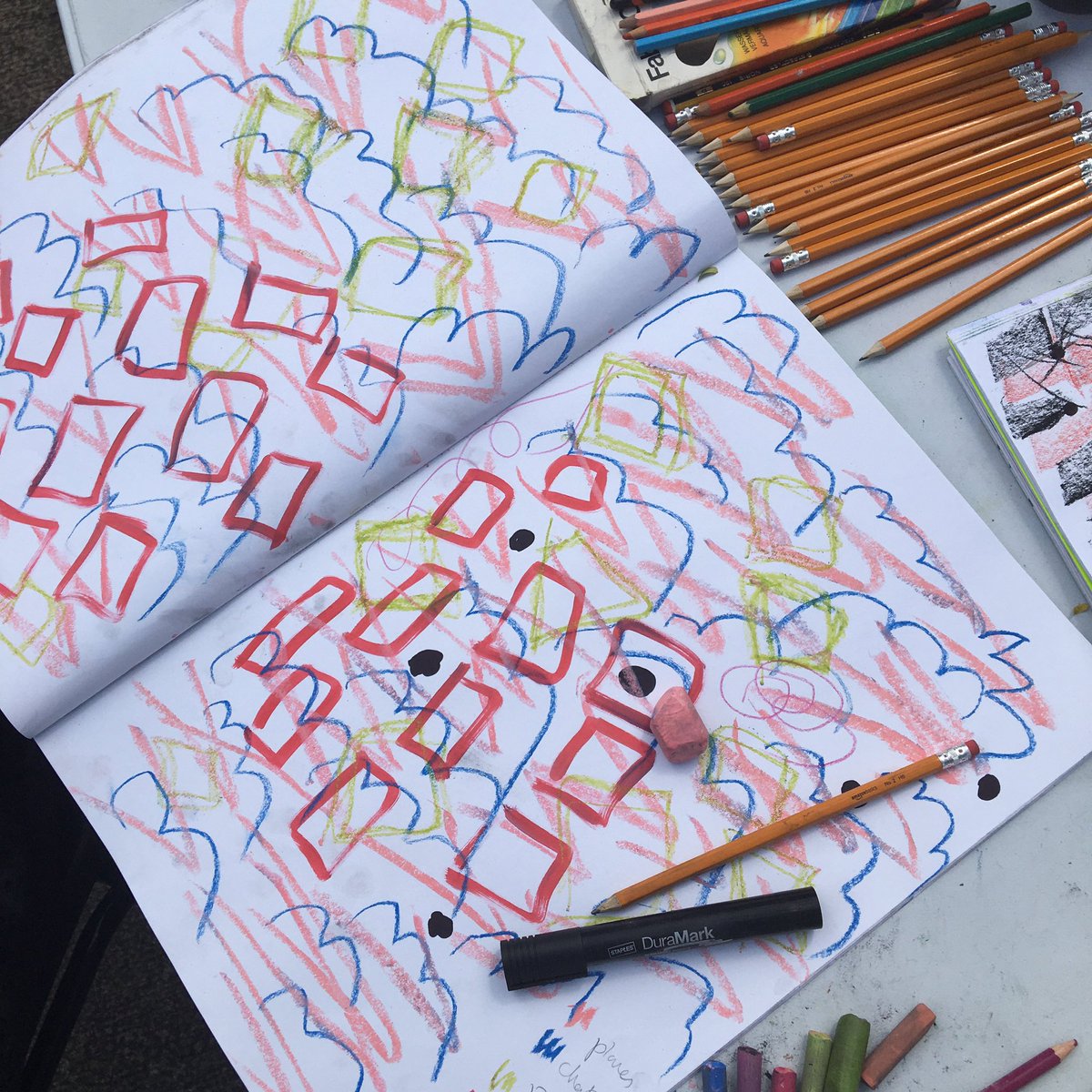artintheparktwt's tweet photo. Last session our chumleigh gardens group was inspired to make abstract drawings in response to the sounds of the park. Join us this Thursdayat 1pm for more! Free and open to all 💚 #artinthepark #artinburgesspark #artinchumleighgardens #art #burgesspark @BurgessPk @ace_national https://t.co/ak5iX7YdIh