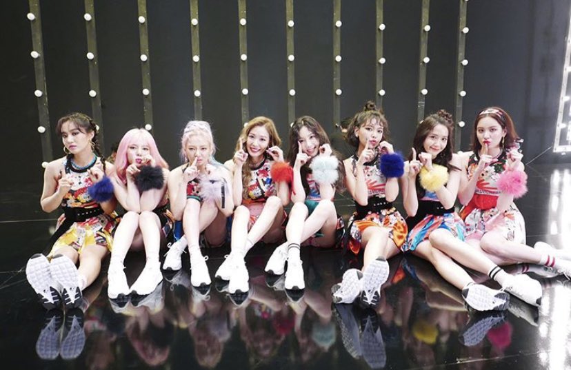 Queen_of_space_'s tweet photo. #십삼년째_지금은_소녀시대
#GG4EVA https://t.co/tSPTNnQ74N