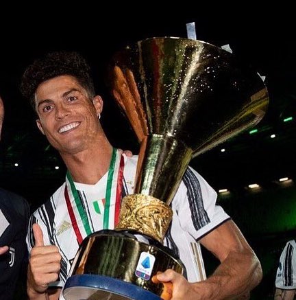 Duhail_sc's tweet photo. 👋🏻 مرحباً كريستيانو رونالدو @Cristiano 

نادي الدحيل القطري يتشرف بتقديمه عرضاً إحترافياً لك لتمثيل شعار النادي في دوري نجوم قطر. 
الدوري الإيطالي لا يُقدر موهبتك جيداً و لكننا نعلم أنك ستنافس أفضل لاعبي دوري نجوم قطر سانتي كازورلا وأكرم عفيف 

ولا تشيل هم الكرة الذهبية علينا🥇🏆 https://t.co/SAA0lSHWqM