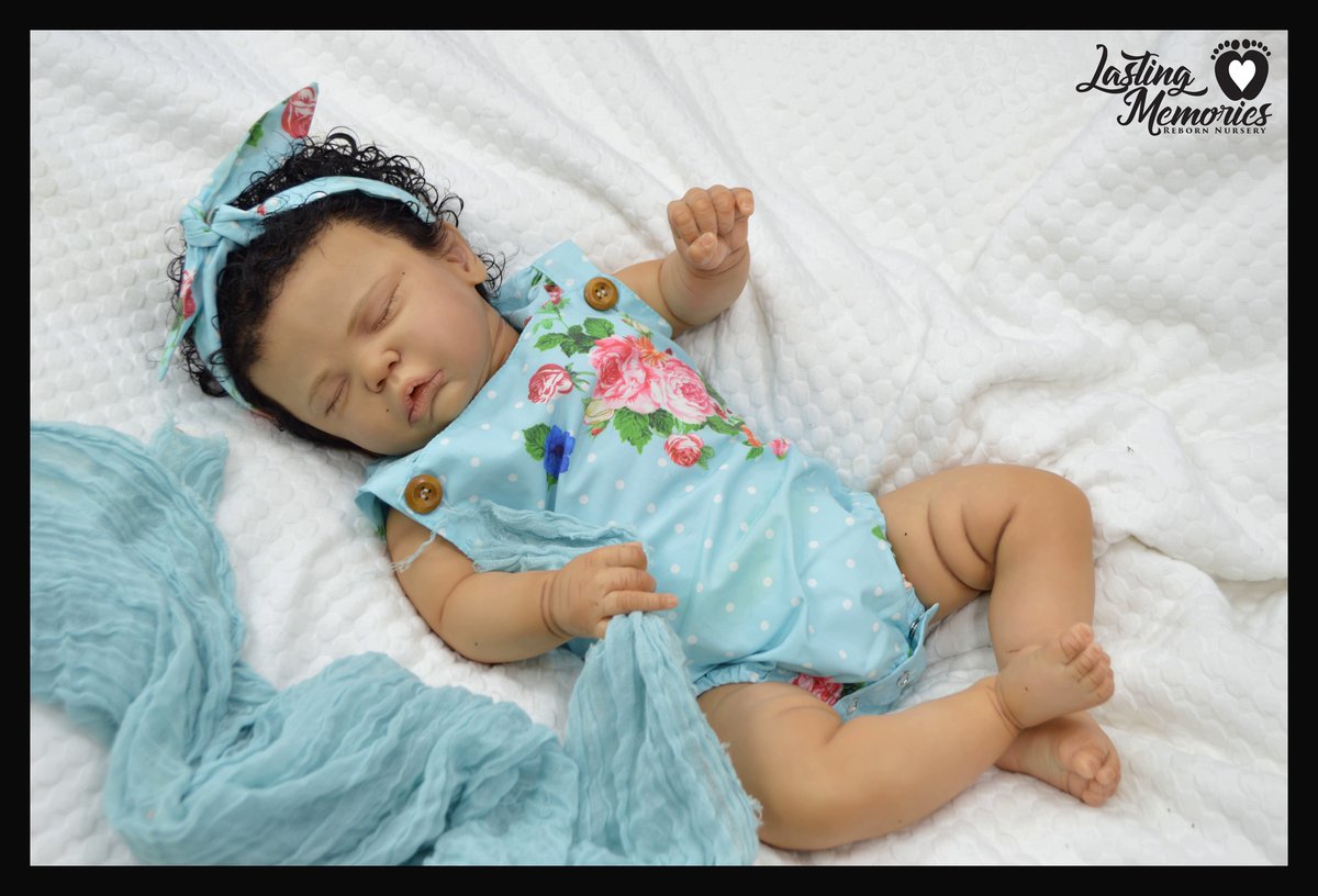 LittleDebJadick's tweet photo. Custom Evelyn https://t.co/dsQ8FMHgIA