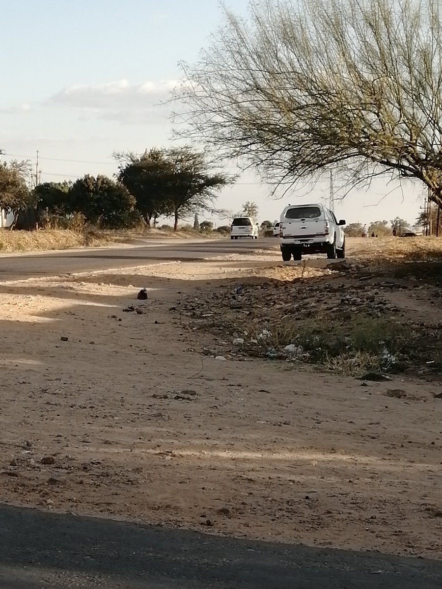 DrNyashaForMP's tweet photo. My Fellow Zimbabweans 
This car has been on my trail since morning &amp; it was following me .I just got home parked &amp; went out now and its parked by the corner near my place .#ZimbabweanLivesMatter
@ZimEye 
@ibhayisikopo 
@PacheduZW 
@LynneStactia 
@ChiefKhayisa 
@PastorEvanLive https://t.co/8lktSymgpn