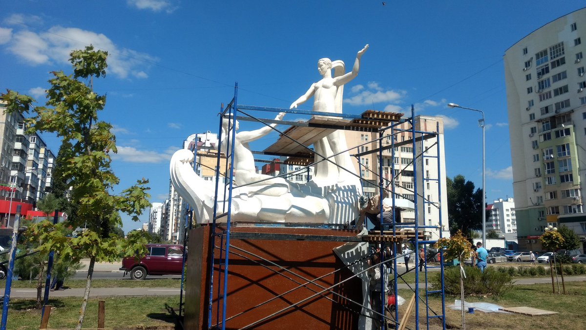 daim_max's tweet photo. А вот вам и возвращение Везелицы с Донцом! Сравните с оригиналом) https://t.co/5fEu861uDV