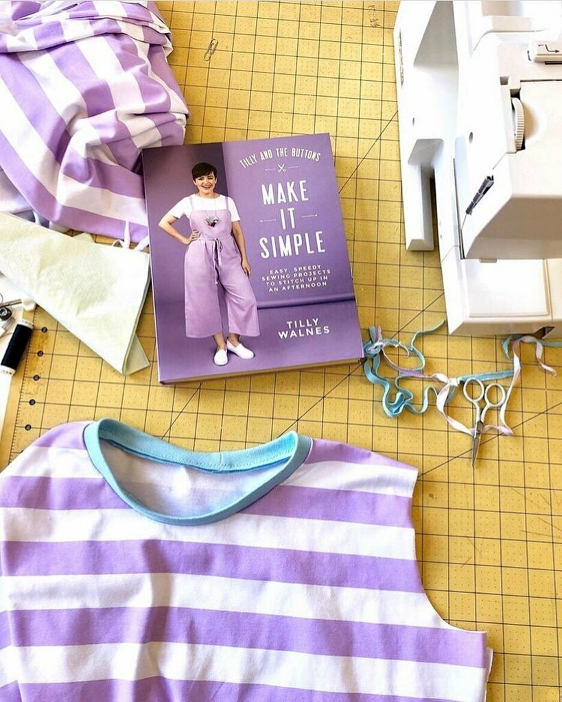 QuadrilleCraft's tweet photo. Does anything ever beat a colouful striped-tee? We don’t think so! They make the perfect addition to any wardrobe and you can never have too many so best get seeing some more🧵🧵

Reposted from @laurenbravo 

📚Make It Simple by @tillybuttons 
📷 @ellies… https://t.co/N6gf1cxHN7 https://t.co/wsSZpH7X41