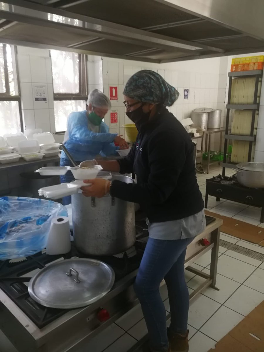 ComedorGladys's tweet photo. Más que nunca necesitamos de su apoyo, puede ser en alimentos o aporte monetario
Escribanos si puede ayudarnos y ayudemos a difundir 

#comedorsolidario #liceogladysvalenzuela #ayudanosaayudar #difundir #loprado
#ollacomun https://t.co/1KwOfliMOb