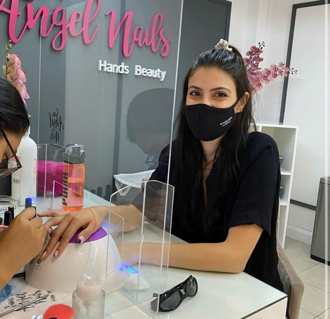 Amo a las personas que sonríen hasta con la mirada ♡